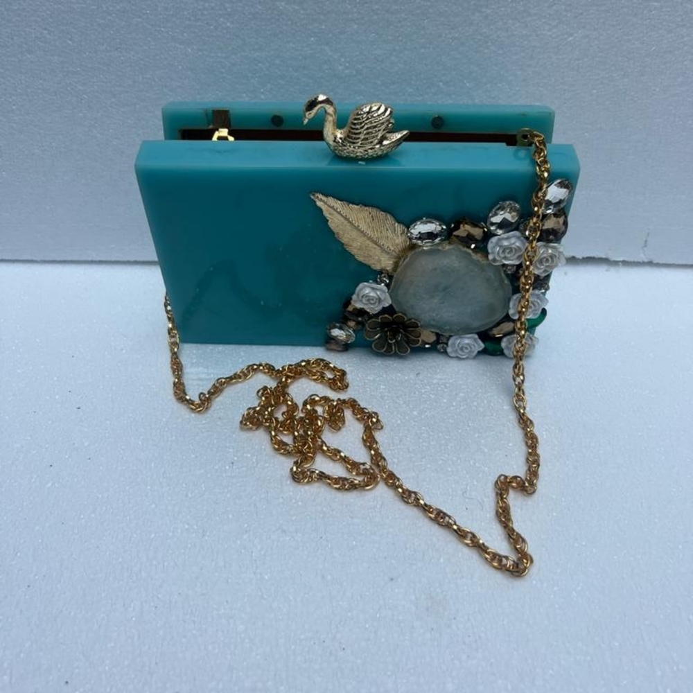 Resin clutches